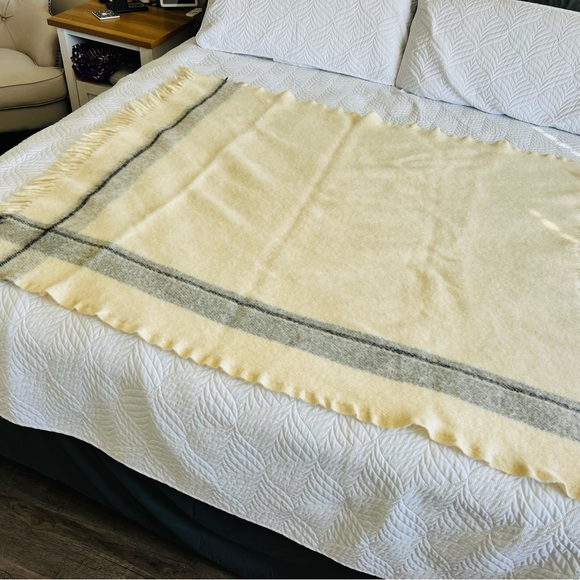 RARE Kardelen AB Sweden 100% Wool Cream, Grey Black Plaid Cottage Throw Blanket - Picture 5 of 10